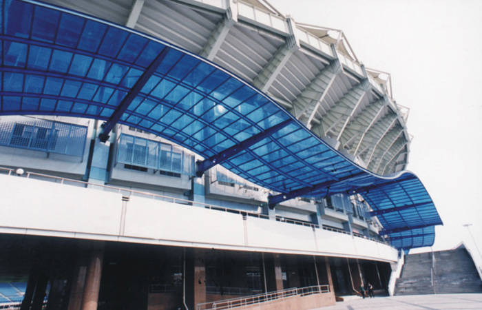 PC耐力板和玻璃各自的应用场景